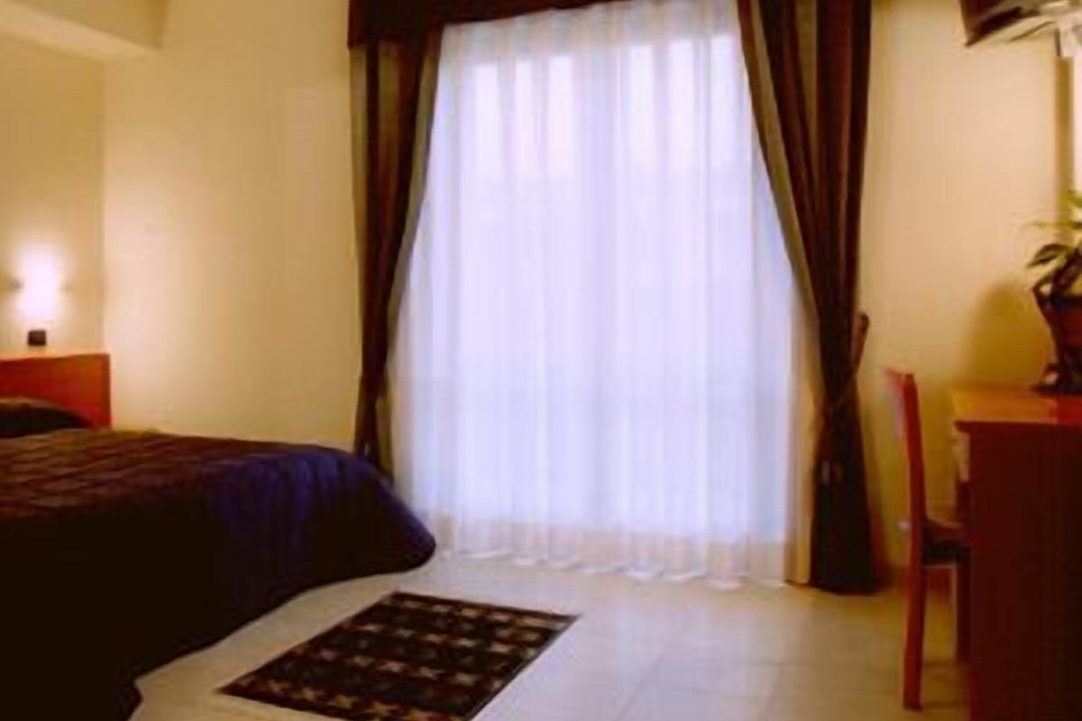 Basic Double or Twin Room, Private Bathroom