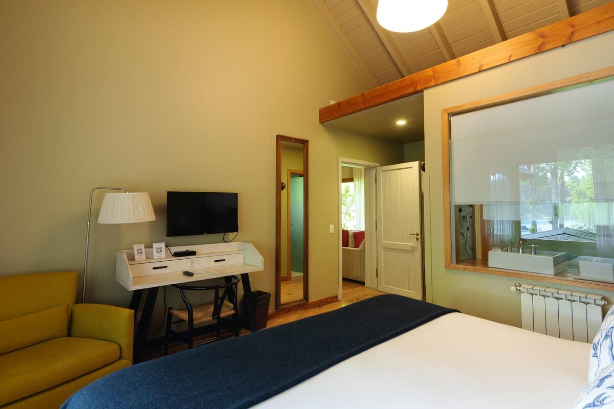 Draps en coton égyptien, minibar, coffres-forts dans les chambres