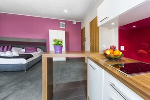 Studio (for 2) | Hochwertige Bettwaren, schallisolierte Zimmer, Bügeleisen/Bügelbrett