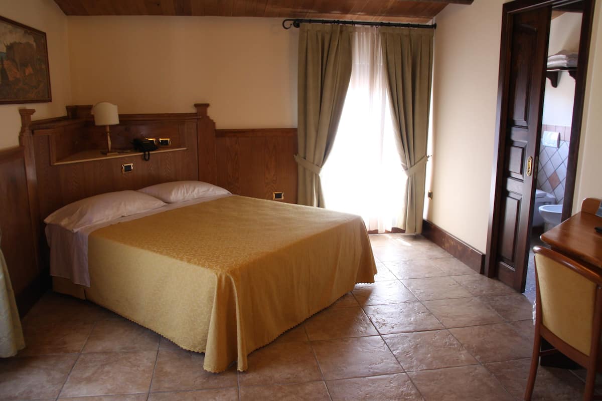 Suite, bubbelbad | Hypoallergeen beddengoed, donzen dekbedden, pillowtop-bedden