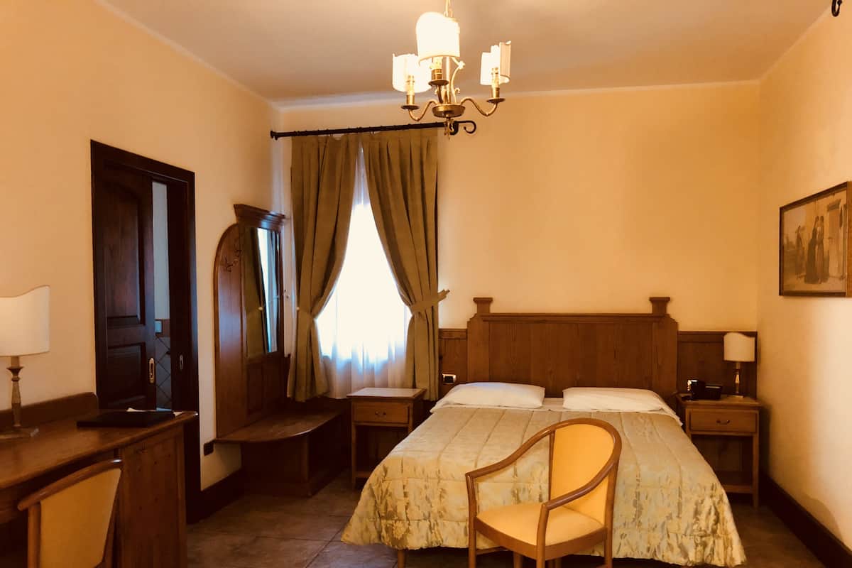 Kamer, 1 twee- of 2 eenpersoonsbedden | Hypoallergeen beddengoed, donsdekens, pillowtop-bedden, een minibar