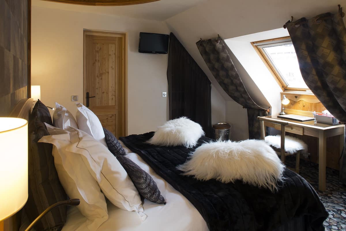 Literie de qualité supérieure, coffres-forts dans les chambres, bureau