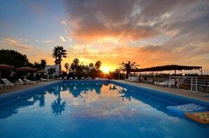 Seasonal outdoor pool, pool umbrellas, sun loungers