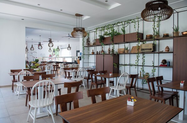 Se sirven desayunos, comidas, cenas y cocina mediterránea 