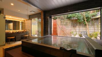 Presidential suite with hotsprings 211 | Bathroom | Free toiletries, hair dryer, slippers, bidet