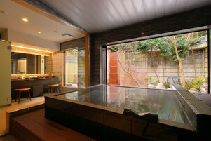 Presidential suite with hotsprings 211 | Bathroom | Free toiletries, hair dryer, slippers, bidet