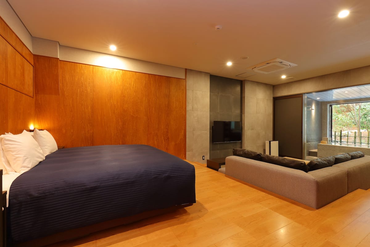 1 bedroom, in-room safe, blackout curtains, soundproofing