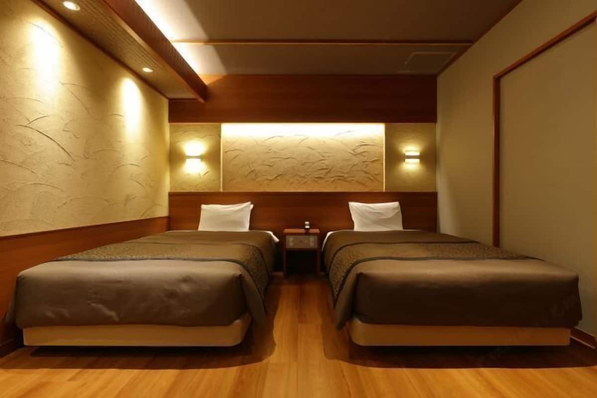 1 bedroom, in-room safe, blackout curtains, soundproofing