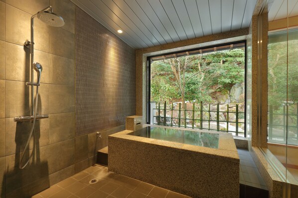 Chambre Deluxe, 1 très grand lit, non-fumeurs (with Indoor Silver Hot Springs, 313) | Vue sur les montagnes