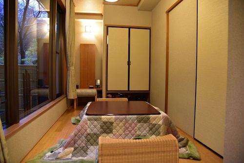 客室内のダイニングエリア