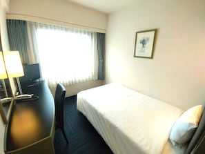 書桌、遮光窗簾/窗簾、熨斗/熨衫板、免費 Wi-Fi