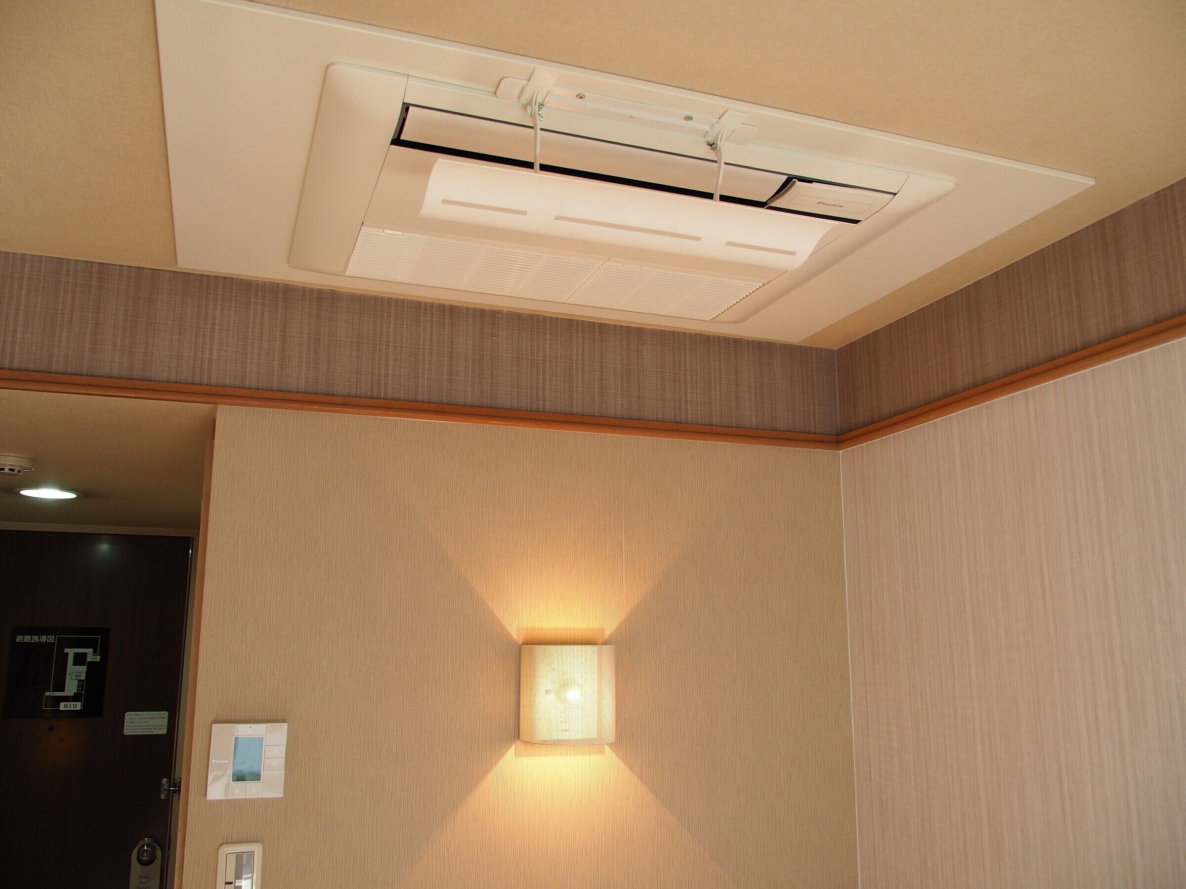 Internet por cable gratis y ropa de cama 