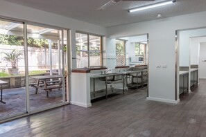 Breakfast area - Hoey Moey Backpackers - Hostel (Coffs Harbour)