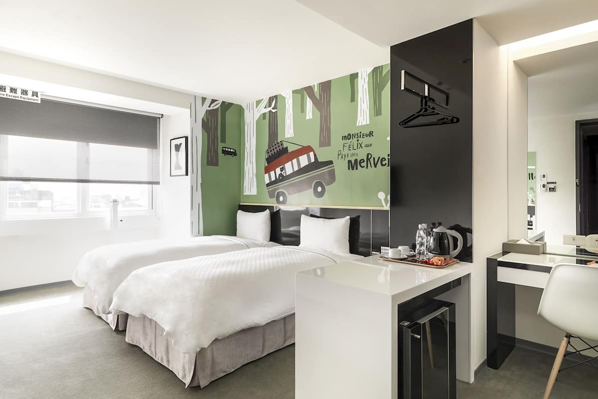 deluxe room, 2 single beds, city view | in-room safe, desk, blackout curtains, soundproofing