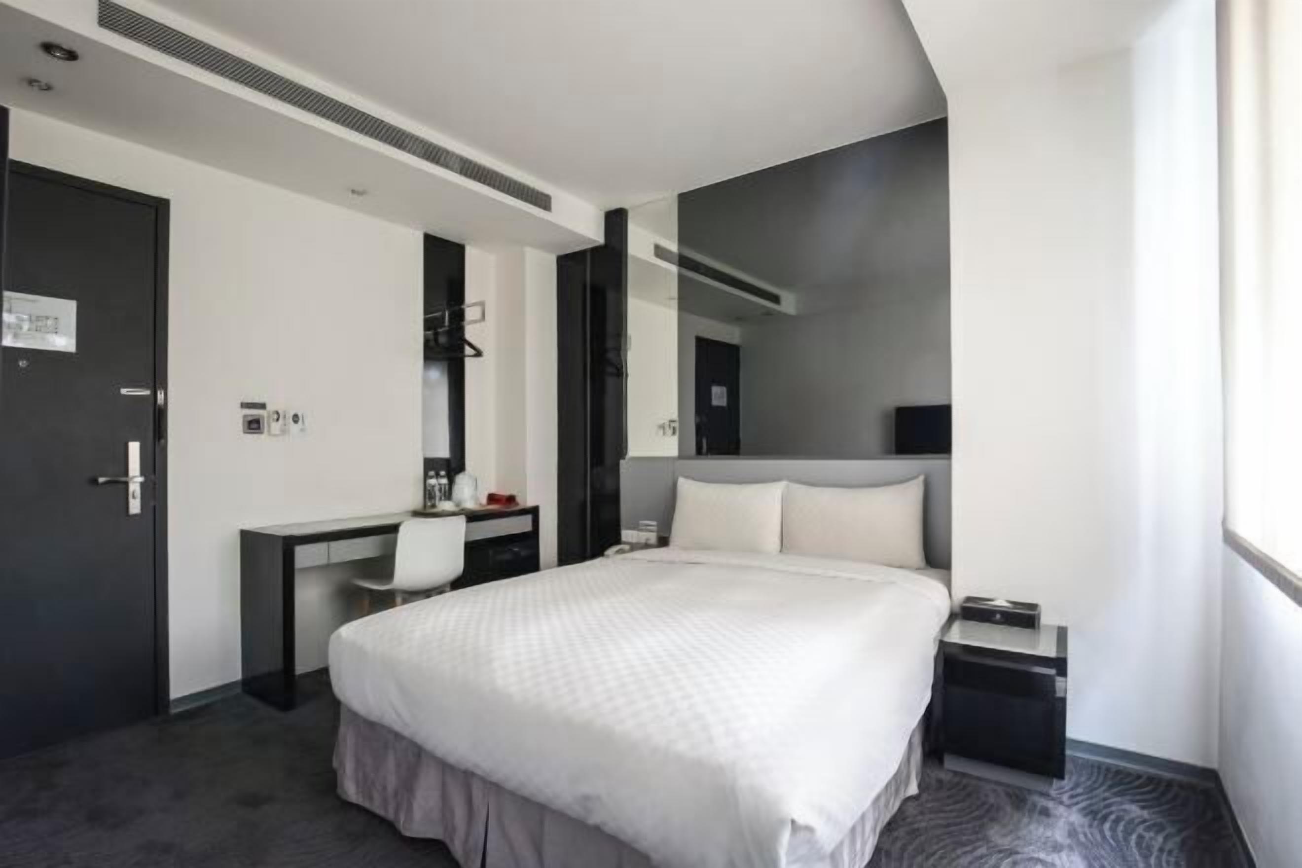 Coffres-forts dans les chambres, bureau, rideaux occultants