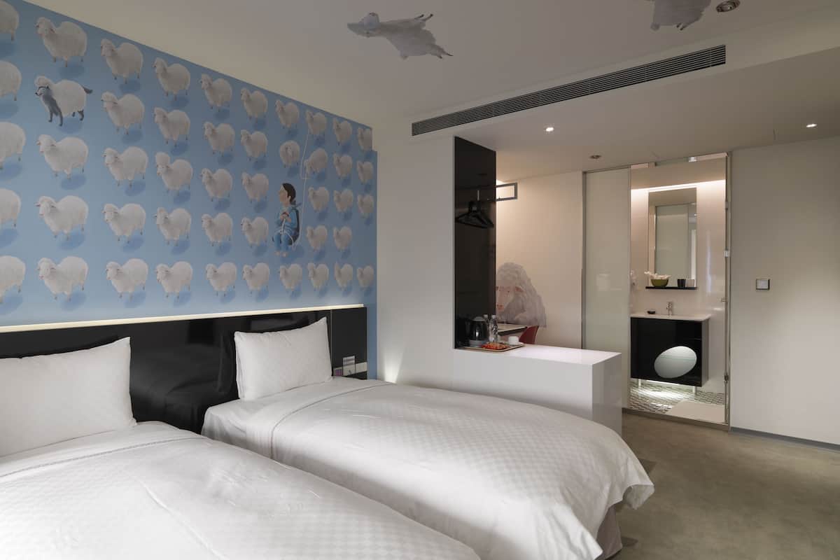 deluxe room, 2 single beds, city view | in-room safe, desk, blackout curtains, soundproofing