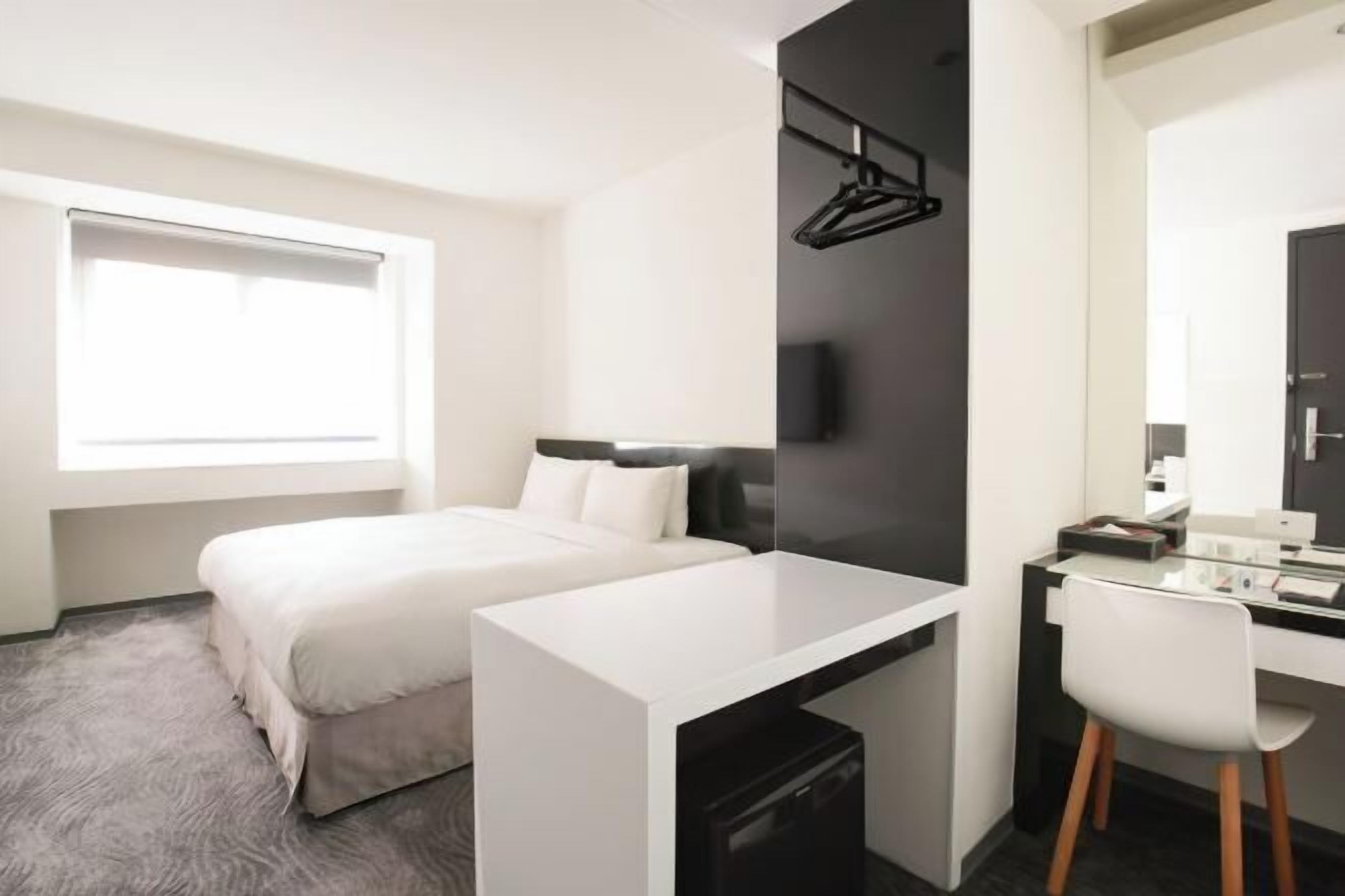 Coffres-forts dans les chambres, bureau, rideaux occultants