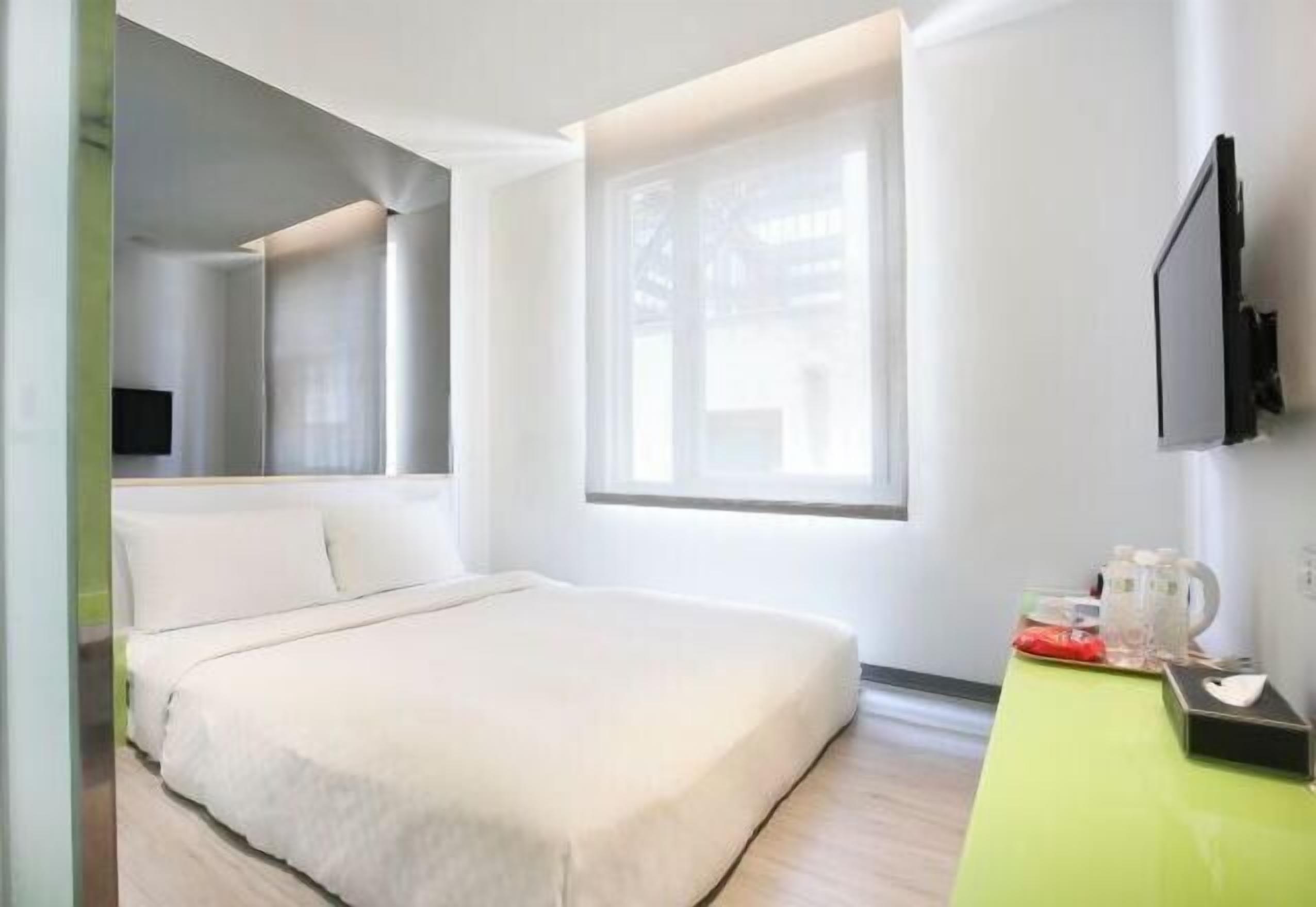 Coffres-forts dans les chambres, bureau, rideaux occultants