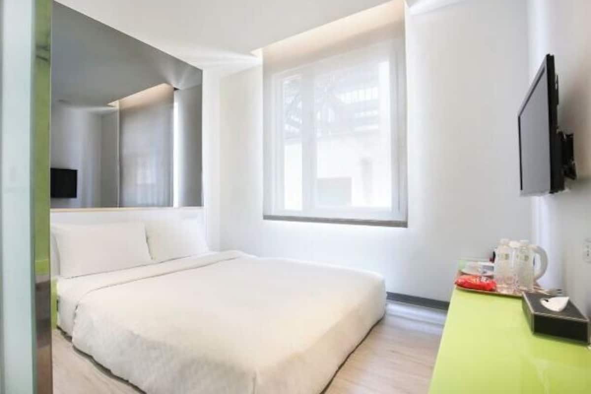 In-room safe, desk, blackout curtains, soundproofing