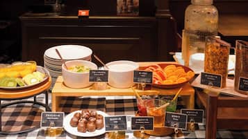 Petit déjeuner, déjeuner et dîner servis sur place