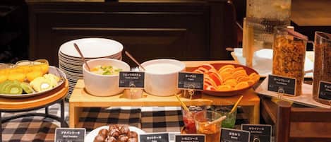 Petit déjeuner, déjeuner et dîner servis sur place