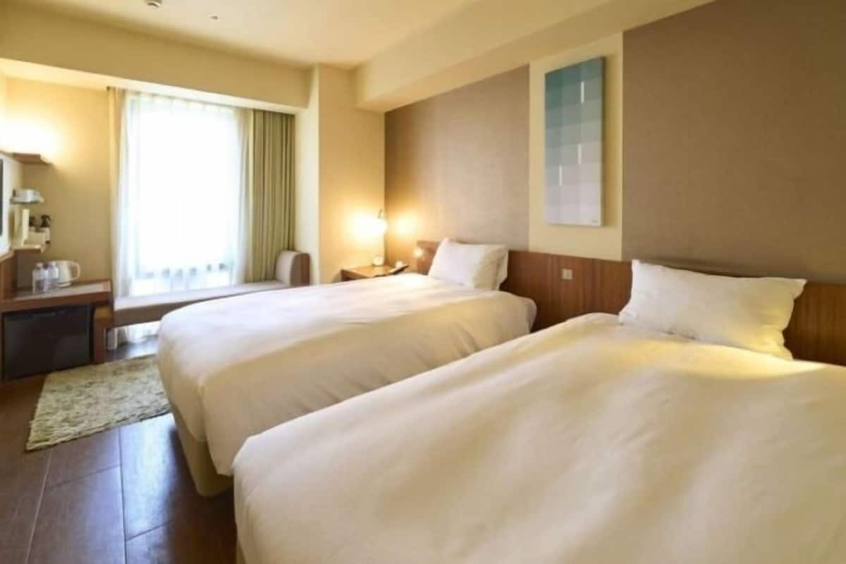 Down comforters, desk, free WiFi