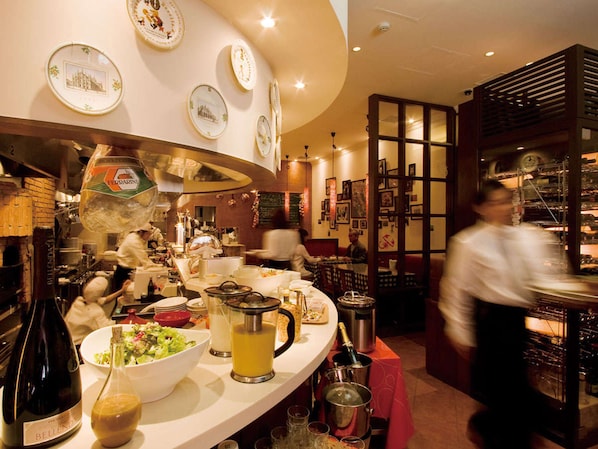 Café da manhã, almoço e jantar
