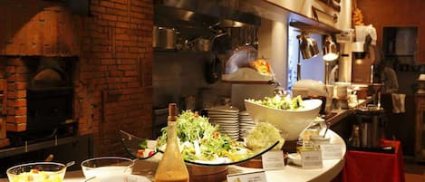 Petit déjeuner, déjeuner et dßner servis sur place