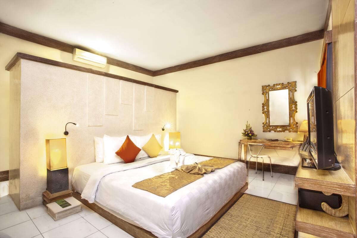 Deluxe Room | 1 bedroom, premium bedding, minibar, in-room safe