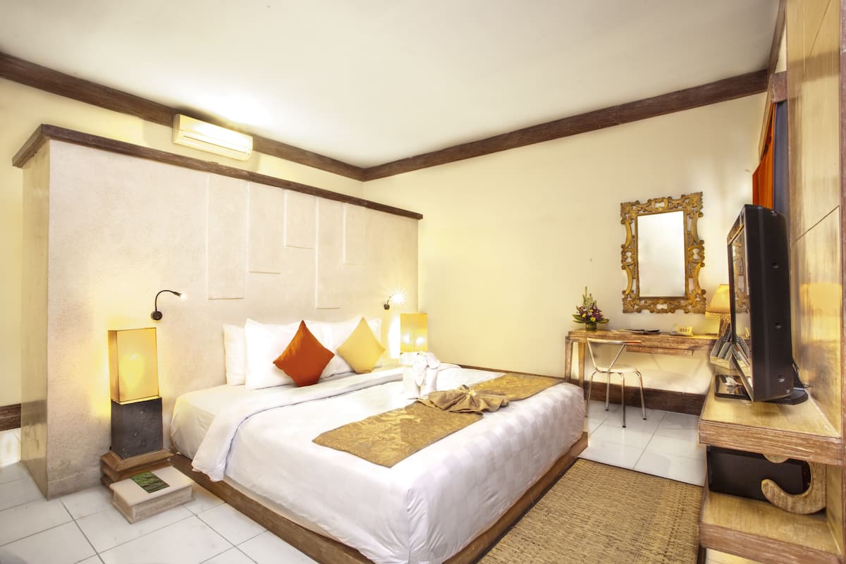 1 bedroom, premium bedding, minibar, in-room safe