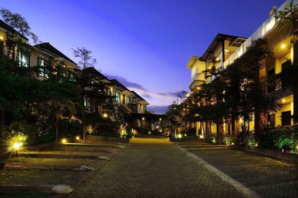 Free self parking - Parkside DenBukit Residence & Suite Jimbaran (Jimbaran)