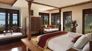 Premium Suite | 1 bedroom, in-room safe, desk, soundproofing - Puri Candikuning (Baturiti)