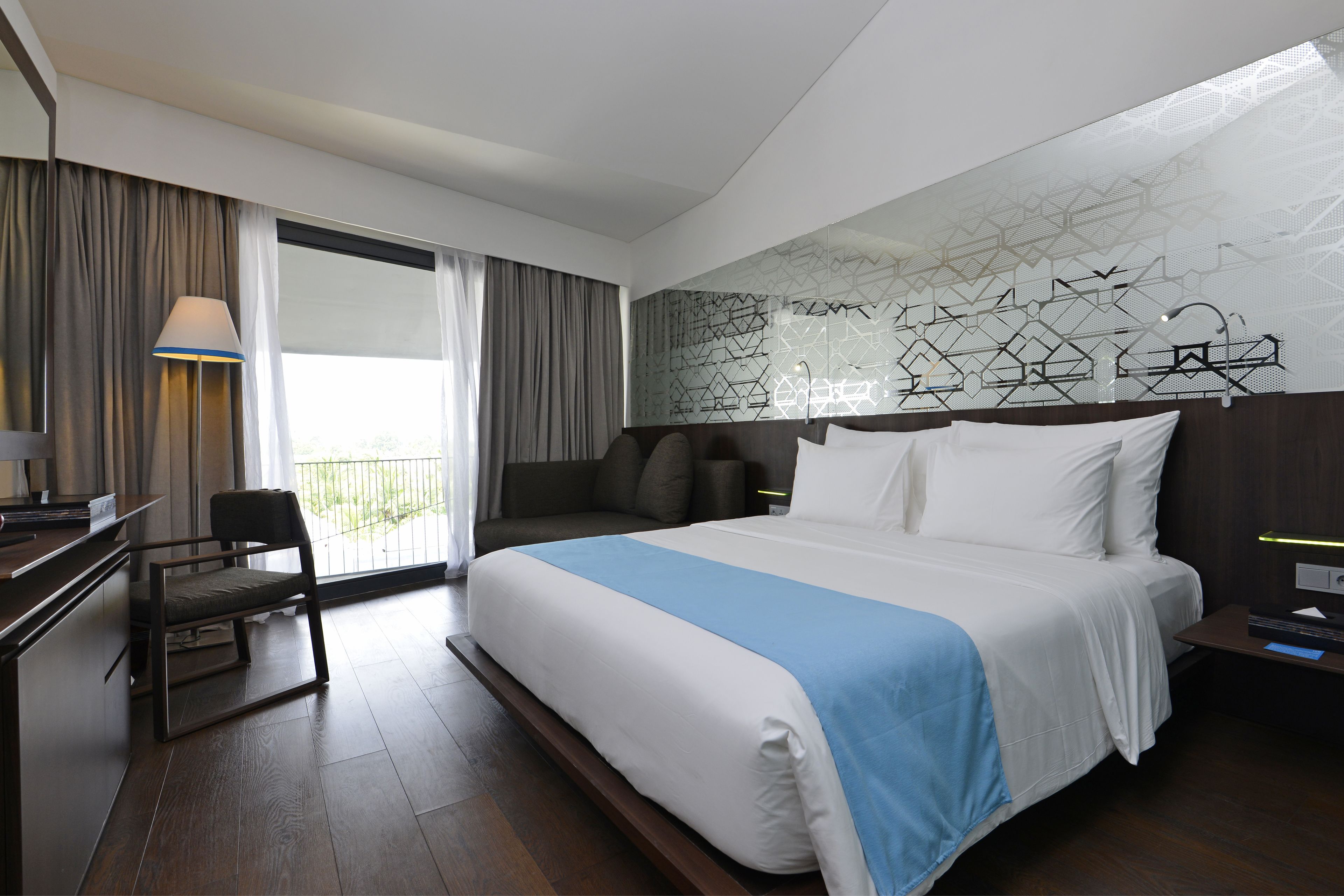 club double room | premium bedding, pillow-top beds, in-room safe, desk