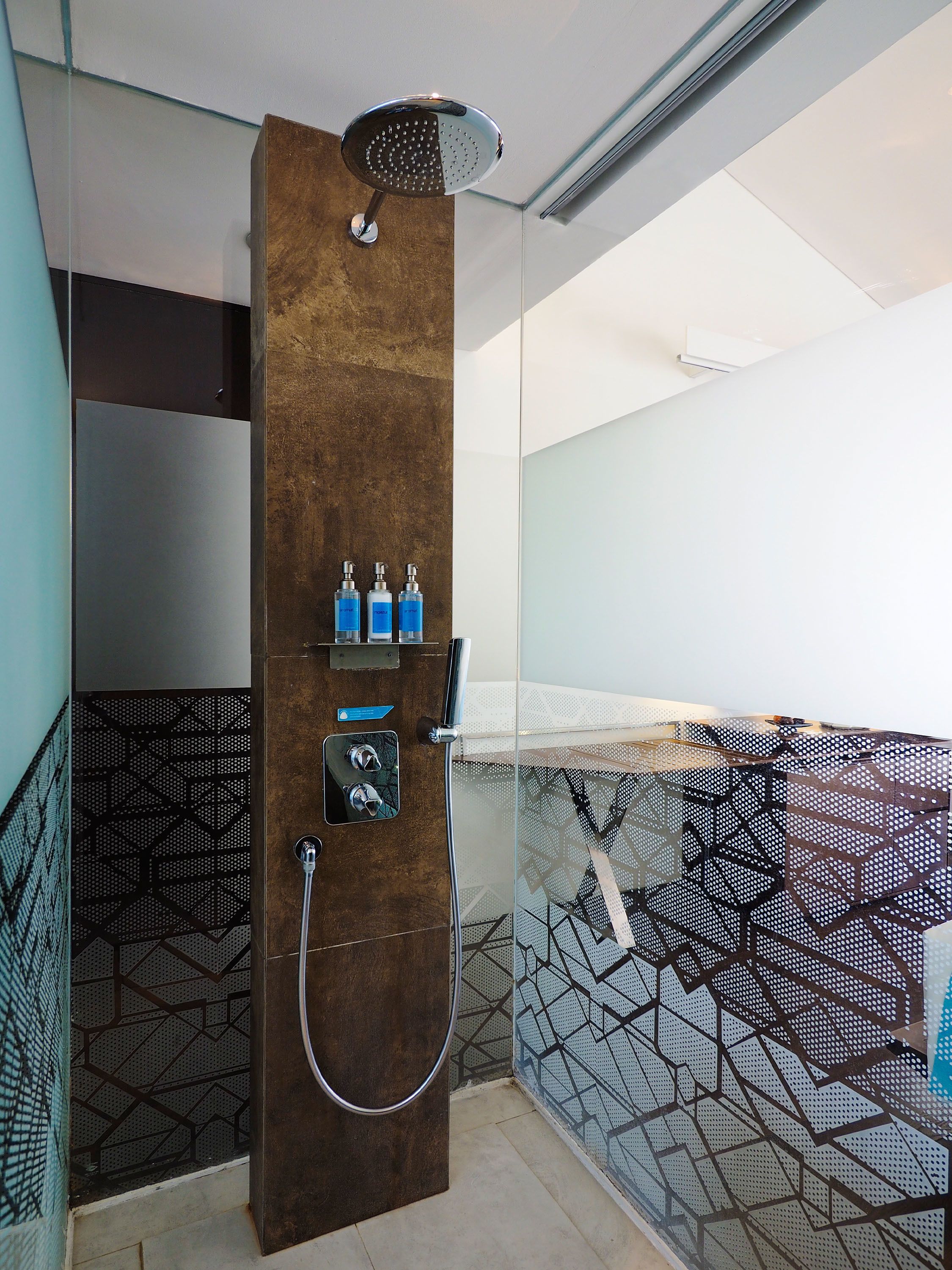 club double room | premium bedding, pillow-top beds, in-room safe, desk