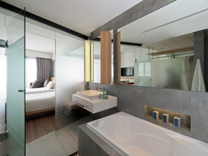 Shower, rainfall showerhead, eco-friendly toiletries, hair dryer - IZE Seminyak by LifestyleRetreats (Seminyak)