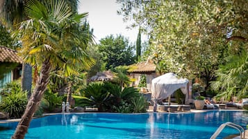 Seasonal outdoor pool, pool umbrellas, sun loungers