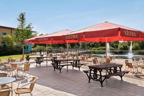 Exterior - Ramada by Wyndham Cobham (Cobham)