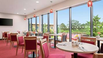 Desayuno inglés (GBP 11 por persona)