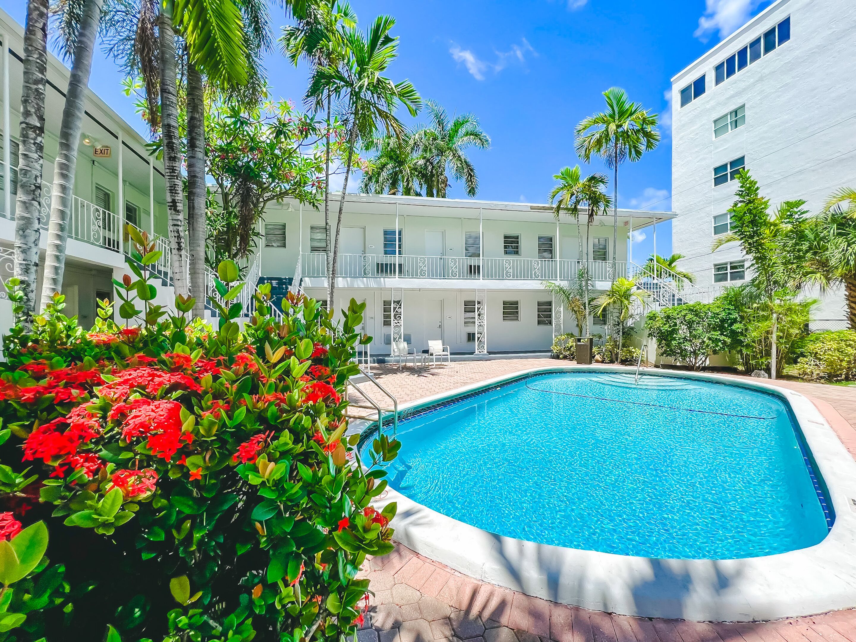3 outdoor pools, pool umbrellas, sun loungers