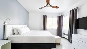 Suite, 1 Bedroom (1 King Bed) | In-room safe, individually decorated, individually furnished