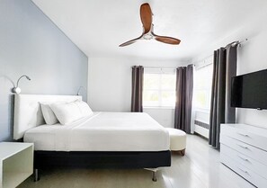 套房, 1 间卧室 (1 King Bed) | 客房内保险箱、特色装修、特色家居、熨斗/熨衣板