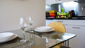 Makan di kamar