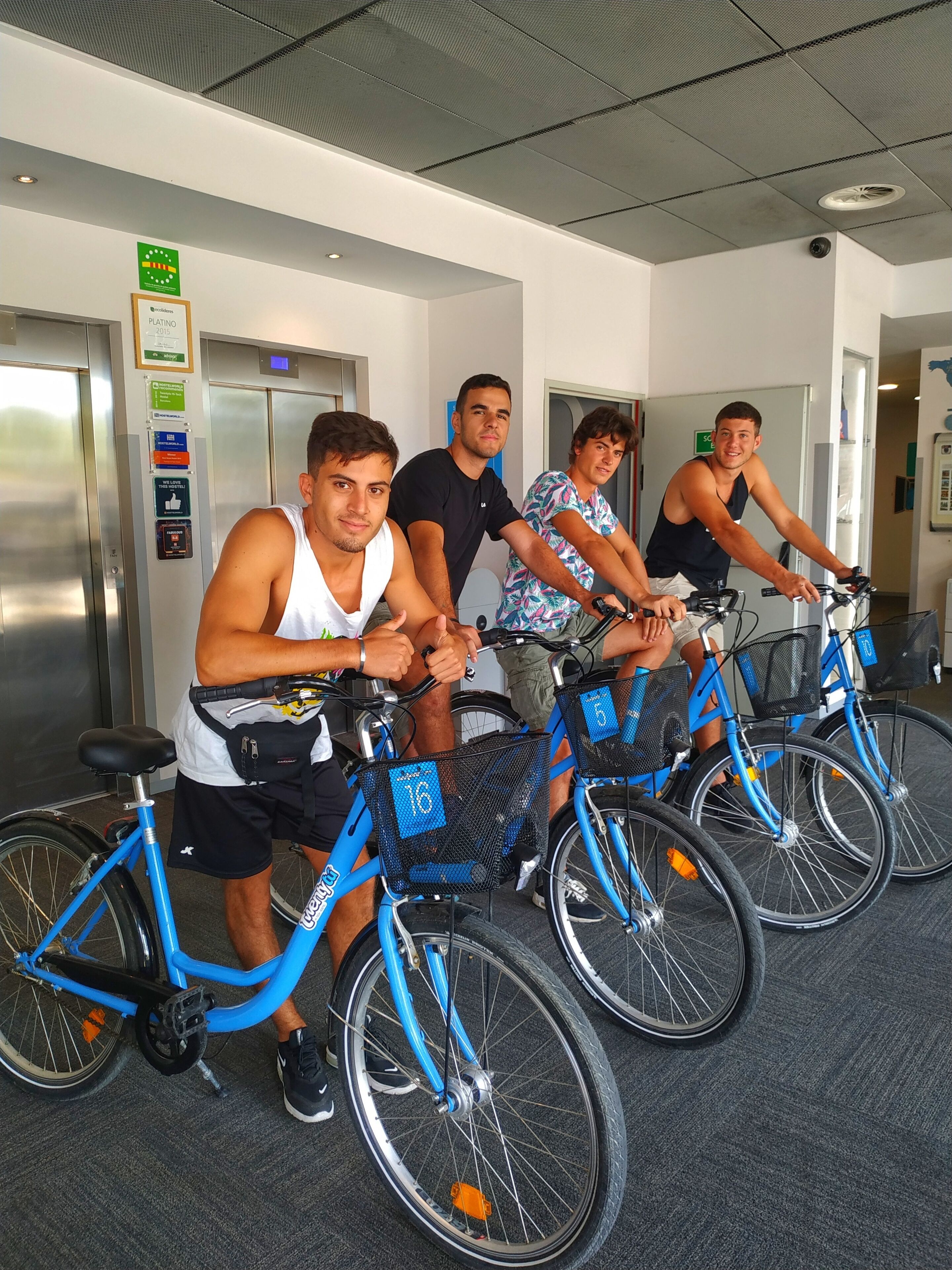 Foto - Twentytu Hostel Barcelona