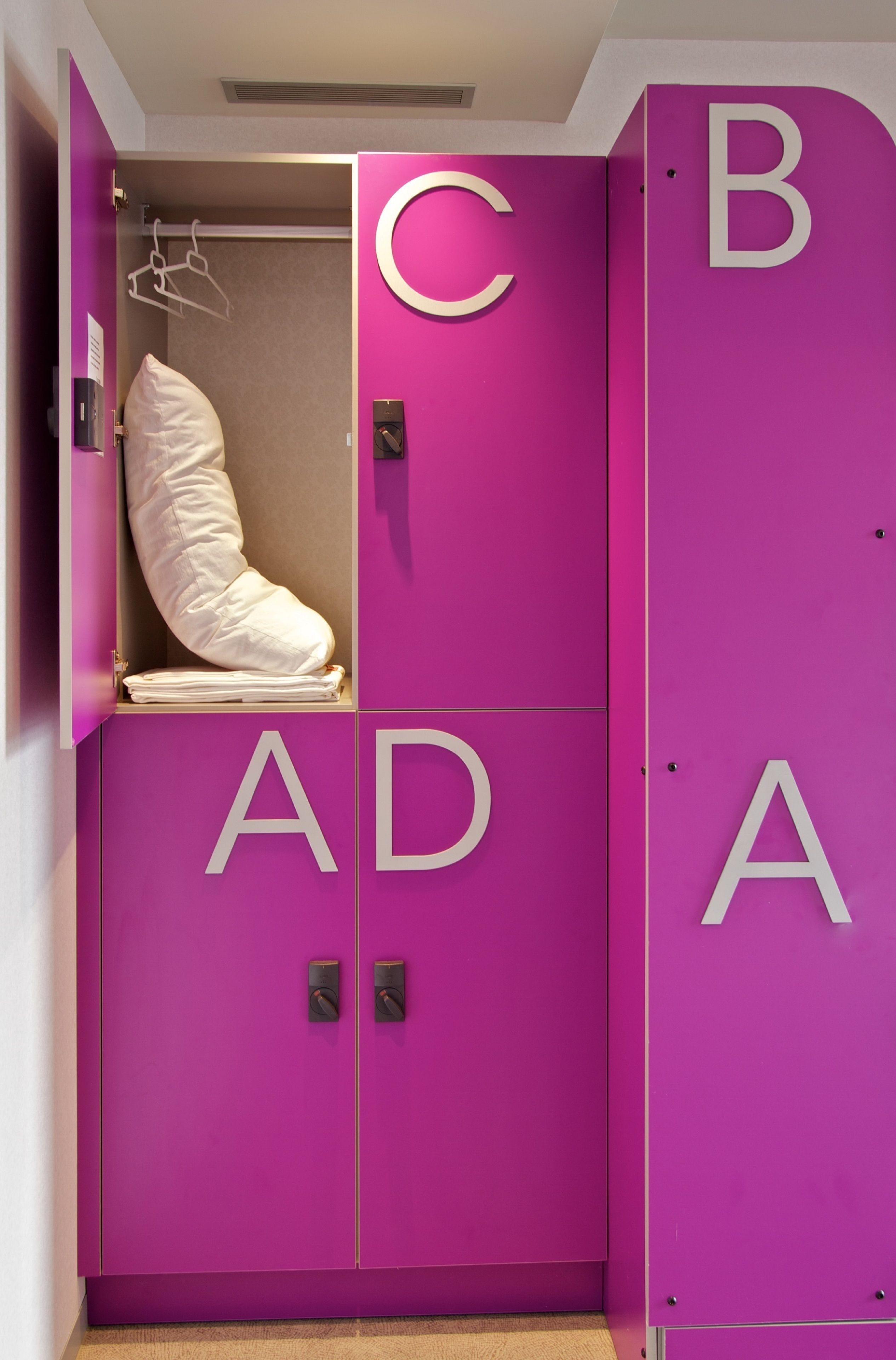 Photo - Twentytu Hostel Barcelona