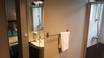 Bureau, rideaux occultants, chambres insonorisées, Wi-Fi gratuit