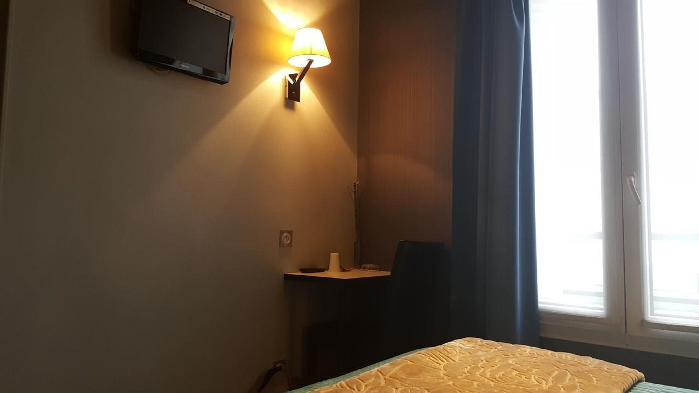 superior double room | 1 bedroom, desk, blackout curtains, soundproofing