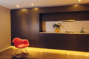 Suíte júnior | Cofres nos quartos, individualmente decorados, escrivaninha