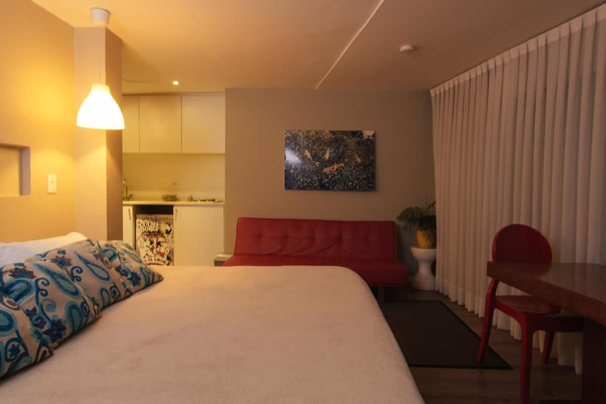 In-room safe, desk, iron/ironing board (on request), WiFi (free)