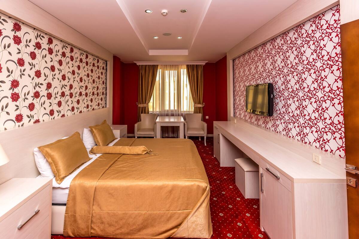 Classic Quadruple Room | Minibar, in-room safe, desk, iron/ironing board (on request)