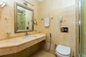 Suite | Bathroom